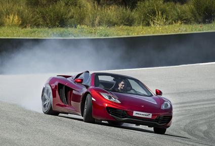 سيارة مكلارين MP4-12C سبايدر الجديدة تحتل الصدارة في عالم السيارات  